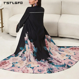 Robe longue kimono de luxe modeste pour femme en mousseline noire, style abaya à devant ouvert, imprimé floral pivoine, bordure et passepoil blancs, manches cloche - Product Image 3
