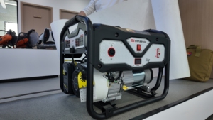 Generador de Gasolina Timecore 4000N – Motor de 4 Tiempos Refrigerado por Aire, 220V/12V, Portátil para Acampar al Aire Libre, Senderismo y Energía de Emergencia - Product Image 2