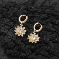 Clips d'oreilles fleuris en gros, zircon glacé et laiton argenté/doré, cadeau pour femme, boucles d'oreilles tendance