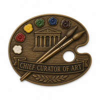 Badge métallique personnalisé avec détails estampés, dos magnétique en laiton, options de taille et de forme pour articles promotionnels et événements