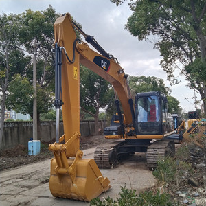 Excavatrice CAT312D d'occasion, bonne qualité, faible nombre d'heures de travail, 12 tonnes, avec godet de 0,6 m³ de capacité, modèle CAT312D sur chenilles. - Product Image 2