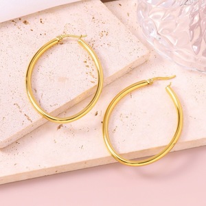 Pendientes grandes de acero inoxidable exclusivos para mujer, chapados en oro de 18K, estilo exagerado, sencillos y elegantes. - Product Image 6