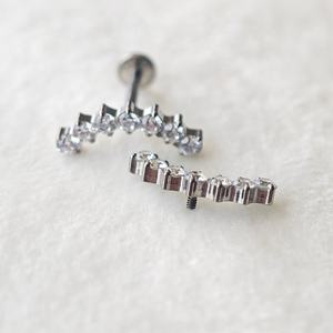 卸売カスタムG23チタンピアス内ネジ式ラウンドジルコンヘリックススタッドピアスフラットバック軟骨ボディジュエリー - Product Image 4