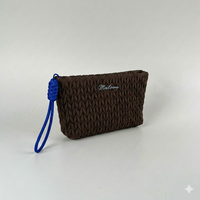 Pochette cosmétique chic en polyester moelleux, légère et douce, avec poignée en corde tressée personnalisée, organiseur de maquillage