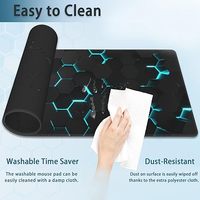 Tapis de souris de jeu étendu à technologie de tapis de bureau cellulaire en or noir avec repose-poignet Design de dessin animé en stock