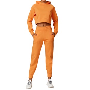 Conjunto de pantalones cortos de punto y Sudadera con capucha suelta para mujer Patrón sólido Fitness Sports Hoodie Set de 2 piezas - Product Image 3