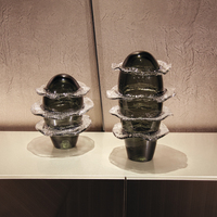 Objet d'art en verre fait main Wabi Sabi, sculpture d'œuf ondulée gris fumé, centre de table de luxe pour mariage, décoration de villa et de maison