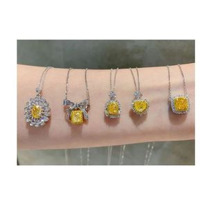 Collar de Diamantes Blancos y Oro Blanco de 18k con Diamante Amarillo Natural de 1.00ct, Precio al por Mayor Xinfly - Product Image 1