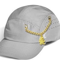 Badge en métal émaillé avec logo personnalisé et chaîne décorative pendante pour casquettes de baseball et accessoires de chapeaux