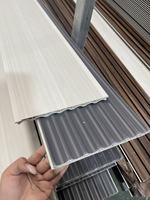 Panneau mural rainuré en WPC à grain de bois moderne de qualité supérieure pour la décoration intérieure, idéal pour les murs de fond de télévision et les salons d'hôtel