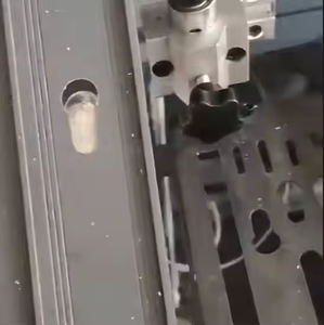 Fresadora de Perfiles de Doble Eje de Aluminio y UPVC con Motor PLC para Producción de Puertas y Ventanas, Fácil Operación - Product Image 5