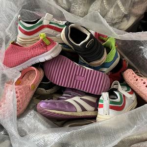 Venta de Lotes de Zapatos Usados para Niños <span class=keywords><strong>por</strong></span> <span class=keywords><strong>Kilo</strong></span>, Zapatos Infantiles de Segunda Mano Surtidos para Reventa, Compra al <span class=keywords><strong>por</strong></span> Mayor, 25 kg <span class=keywords><strong>por</strong></span> Saco - Product Image 2