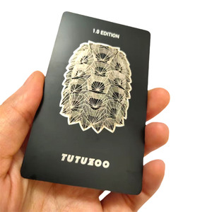 Carte de visite en métal noir mat avec logo gravé personnalisé, design tendance 2026 - Product Image 2