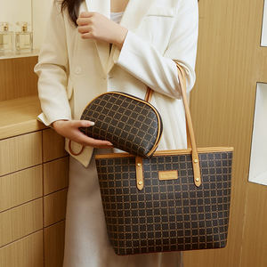 الأكثر مبيعًا حقائب كتف مصممة عالية الجودة كبيرة من البولي يوريثلين حقائب حمل مخصصة مع شعار - Product Image 2