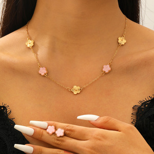 2-delige set gelukbrengende klaverblad choker ketting dames acryl klaverblad bedel verguld collier oorbellen sieradenset - Product Image 2