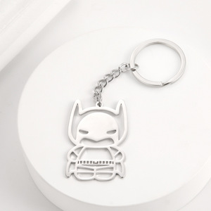 Porte-clés en acier inoxydable 304 avec pendentif <span class=keywords><strong>Batman</strong></span> creux en acier titane de l'usine Yiwu Ge Xiang - Product Image 3