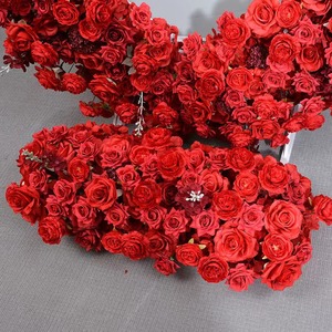 Haute qualité coeur rouge arc mariage toile de fond Roses artificielles décor composé mousse soie tissu pour <span class=keywords><strong>les</strong></span> fêtes de mariage approvisionnement direct - Product Image 3