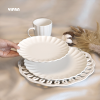 Service de vaisselle en porcelaine blanche gaufrée, durable et écologique, avec logo personnalisé, pour hôtels, restaurants et mariages