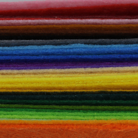 Tissu de feutre de couleur polyester aiguilleté bricolage tissu de feutre multicolore feutre de polyester aiguilleté pour l'artisanat