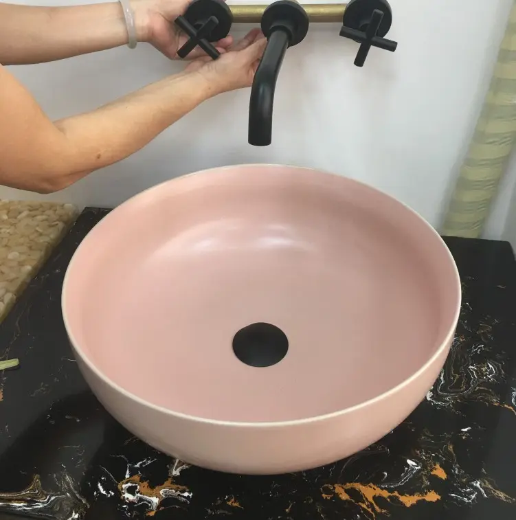 Porselen pembe banyo lavabo dekore seramik pembe lavabo