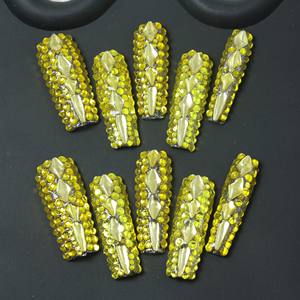 เล็บปลอมอะคริลิคทำมือขายส่ง ทรงเหลี่ยมเต็มเล็บ ประดับเพชรเต็มเล็บสีเหลือง ดีไซน์สวย สามารถปรับแต่งได้ - Product Image 1