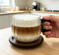 Tasse à café en verre borosilicate à nervures verticales, forme citrouille, avec poignée carrée en bois, résistante à la chaleur, avec sous-verre en bois