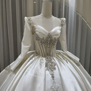 Robe de mariée OY040 moderne et élégante, coupe princesse, illusion de dentelle florale, manches longues, en satin, ornée de cristaux - Product Image 3