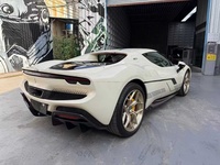 Utilisé pour modifier le diffuseur arrière en fibre de carbone de Ferrari 296 GTB avec un petit contour et une plaque à lèvres inférieure