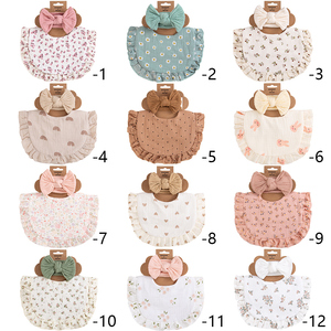 Juego de 2 piezas: Baberos y diademas de algodón con estampado floral para recién nacidos, con borde con volantes y cierre de botón, toalla para la saliva - Product Image 2