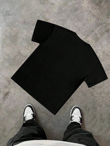 Camiseta Oversize Negra Estilo Grunge Urbano de Manga Corta <span class=keywords><strong>con</strong></span> Estampado de Trazos de Pintura Rosa y Logo de Cruz Pequeño, Transpirable, Casual de Verano - Product Image 3