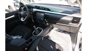 2018 para Hilux SUV Autocaravana FWD con Interior Oscuro, Volante a la Izquierda, Asientos de Tela, Transmisión Automática, Techo Solar - Product Image 5