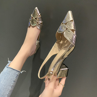 Sandales pointues ajourées tendance avec brides arrière rétro pour le quotidien – Chaussures à talons hauts pour femmes