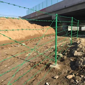 Alambre de Púas Recubierto de PVC, Doble Torsión, Núcleo Galvanizado, Antioxidante, Recubierto de Plástico Verde, para Cercas de Seguridad Perimetral - Product Image 4