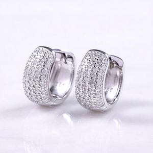 Aros de Plata de Ley 925 Chapados en Oro Blanco con 5 Hileras de Diamantes de Moissanita VVS Redondos en Forma de Media Luna para Mujer y Hombre - Product Image 1