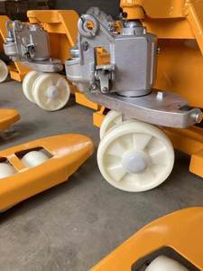 Chariot élévateur manuel hydraulique avec roues en plastique et levage manuel pour une capacité de 1 à 3 tonnes - Product Image 6