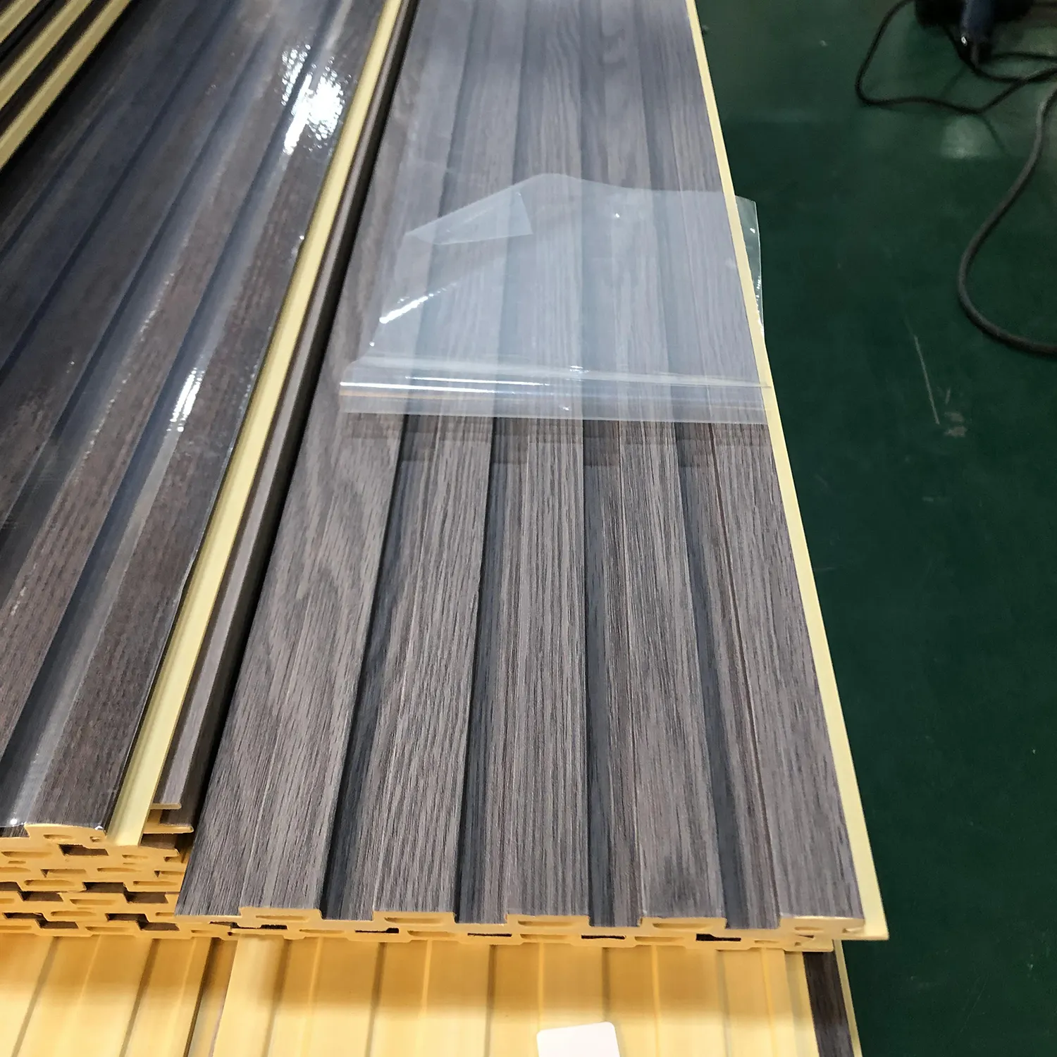 Decoração Interior Formaldeído Livre WPC Revestimento Painel De Parede Retardante De Chamas PVC 3D Fluted Boards Bamboo Fiber Decor Slat Panel