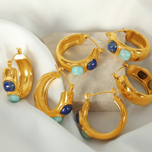 Boucles d'oreilles créoles plaquées or avec pierre naturelle, design géométrique en forme de C, bijoux de mode pour femme - Product Image 1