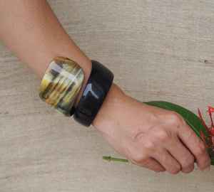 Brazaletes Tradicionales de Cuerno de Búfalo, Artesanía Natural, Joyería Hecha a Mano para Mujer, Estilo Étnico Auténtico y para Uso Diario - Product Image 3