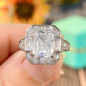 Anillo de diamantes con corte esmeralda de platino para mujer, color D natural con diamantes laterales F1746 - Product Image 4