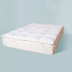 100% Duck Feather Filling Downproof Cotton Fabric With Outer Baffle Height Mattress Topper