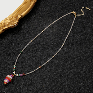 Nuova Collezione 2026: Collana Bohémien con Conchiglie Colorate e Perle in Pietra Naturale Bianca di Thassos, Placcata in Oro 18K per Donna - Product Image 2