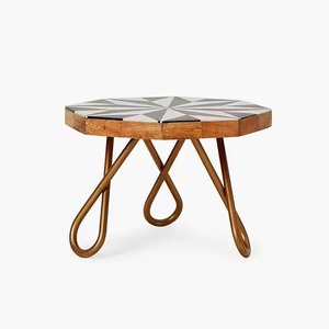 Support à gâteau de Noël avec bordure dorée, résine époxy faite à la main et laiton, style européen antique pour la décoration de desserts - Product Image 1