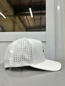 Gorra de Golf Personalizada al por Mayor con Corte Láser, 5 Paneles, Poliéster Impermeable, con Logotipo de Parche Tejido Personalizado - Product Image 4