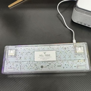 คีย์บอร์ด <span class=keywords><strong>CIY</strong></span> NOVICE 84 ปุ่ม ฝาครอบใส สามโหมด แบบถอดเปลี่ยนสวิตช์ได้ คีย์บอร์ดแบบมีสายสำหรับแล็ปท็อป ภาษาอังกฤษ ชุด DIY - Product Image 1
