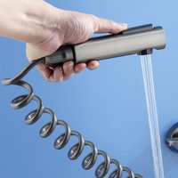 Ensemble de douche à affichage numérique en laiton gris pistolet, noyau de valve en céramique à motif de pluie légère d'ambiance pour hôtels appartements villas