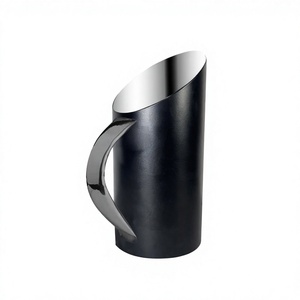 Pichet à eau en acier inoxydable chaud et froid pour une utilisation dans un hôtel Pichet de conception droite pour un usage quotidien du thé glacé - Product Image 1