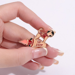 Pins de esmalte Space Dog, broches y insignias de solapa con diseño de cachorro astronauta en coche espacial, joyería de pin de animal de dibujos animados divertido para mochilas y <span class=keywords><strong>ropa</strong></span> - Product Image 4