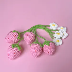 Kunden spezifisches Stricken Erdbeer blume hängendes Dekorations dekor Kleine mehrfarbige Häkelstrick-Blumenbeete für Kleidung