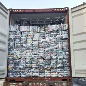 Chiffons d'essuyage industriels, couleurs mélangées, 95-100% coton, provenant de t-shirts recyclés, coupes de tissu pour le nettoyage industriel - Product Image 1