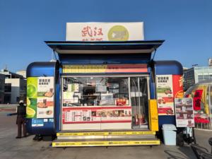 Remorque de bar mobile polyvalente avec système de brassage de bière intégré et éclairage LED pour la <span class=keywords><strong>location</strong></span> lors de mariages et de fêtes privées - Product Image 1